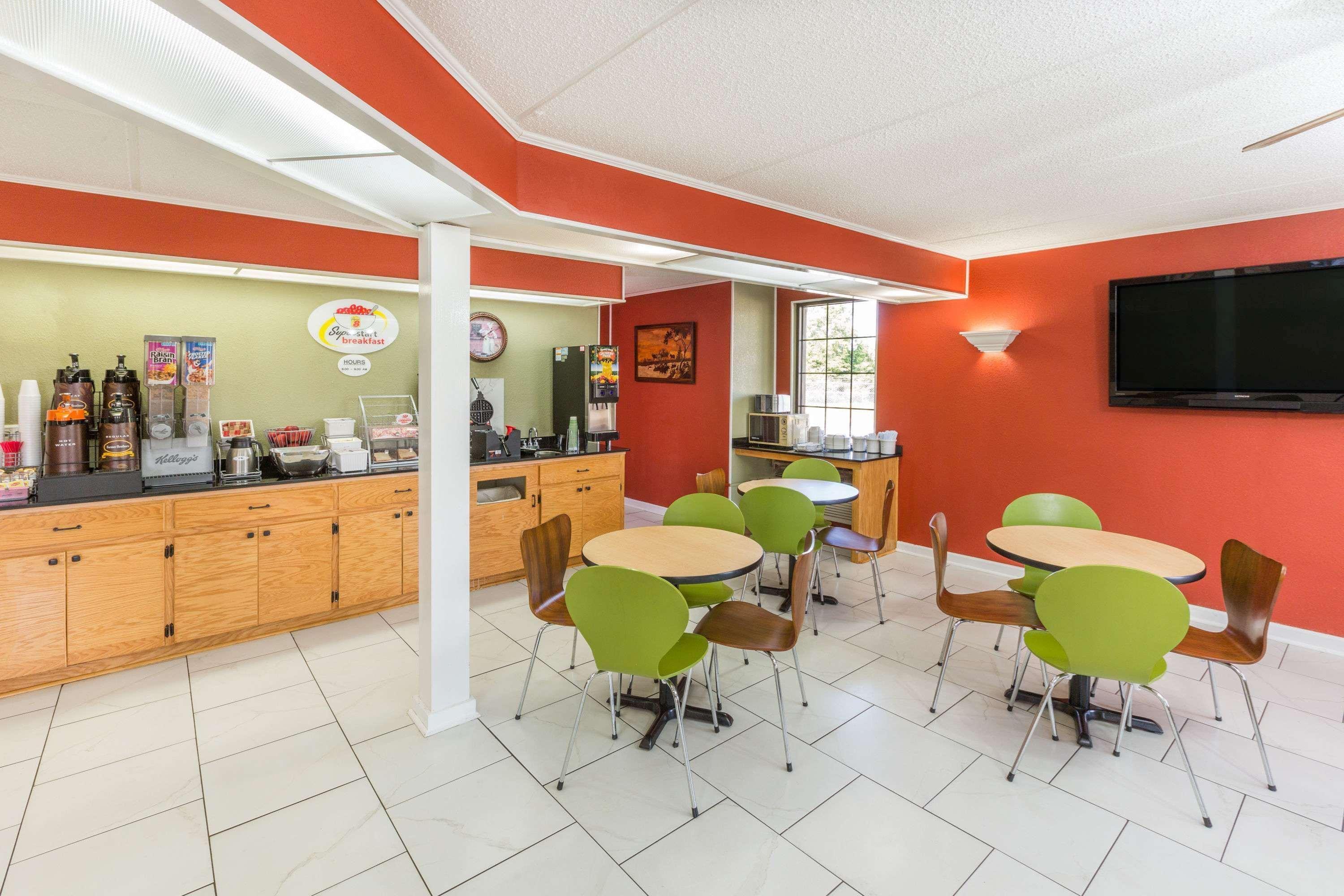 Super 8 By Wyndham Dothan Exterior photo